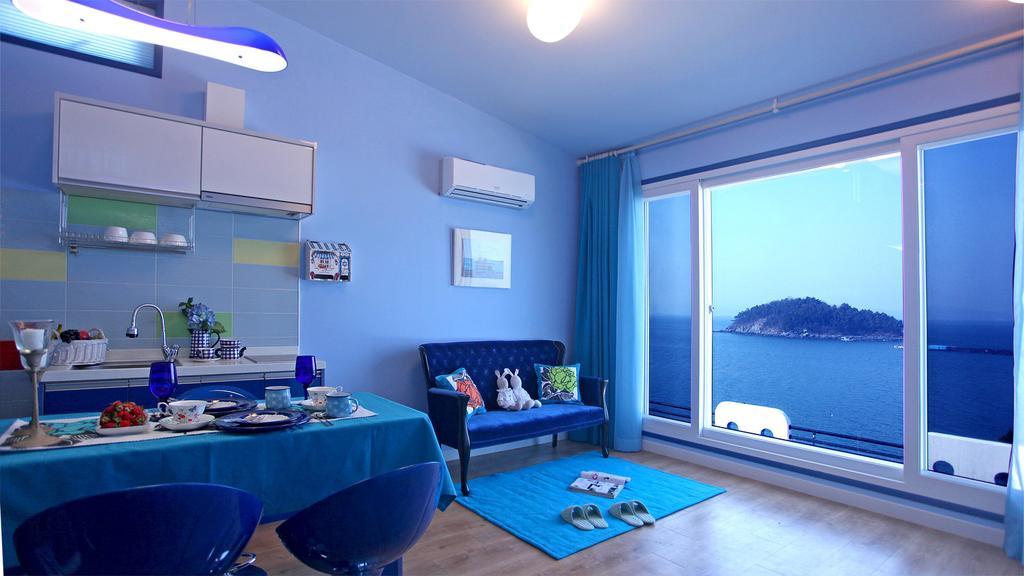 Blue & White Pension Namhae Exterior foto