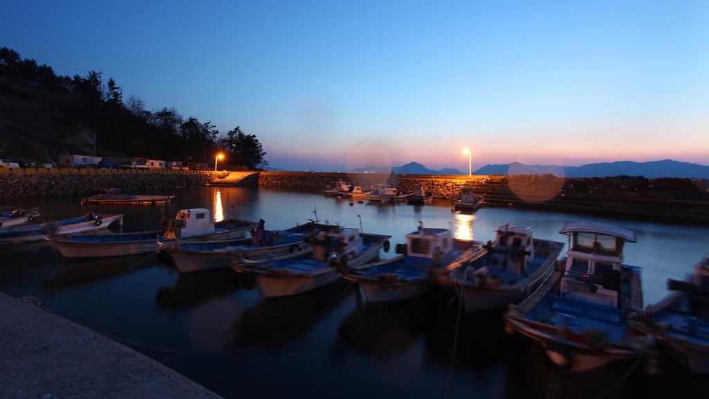Blue & White Pension Namhae Exterior foto