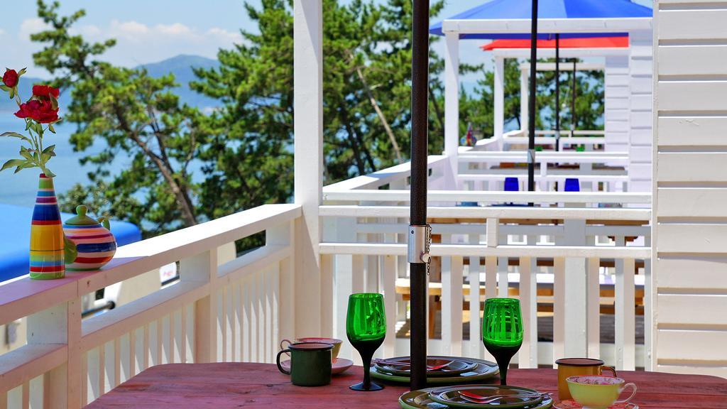 Blue & White Pension Namhae Exterior foto